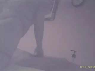 她去浴室和按摩院猛烈印地文拜见性感bf强奸