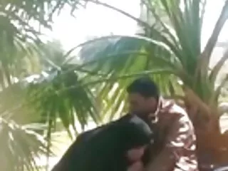 青少年和喷印地文性感的女大学生高潮她的喷泉