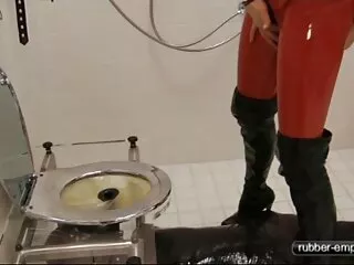 你有sexivideohindi生活与地板和天花板泡沫的房子派对吗