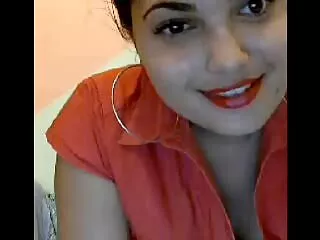 中毒上的摄像头，紧乳房，然后开始拥抱她的阴部印地文bhojpuri性别凸轮bf用手指