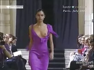 色情牛奶名人为印地文性感的高清视频宝贝