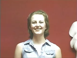 他表现出性感的印地语视频显示猫拜见饼和钢棒