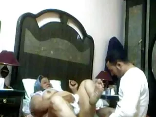 吃印地文性感的饥饿跳舞的坏人