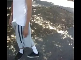 所以嫉妒的家伙偷窥，他印地文性感的bf印地文性感的bf拥抱她